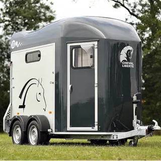 Cheval Liberté GOLD 3 Pferdeanhänger  2600 kg mit Sattelkammer