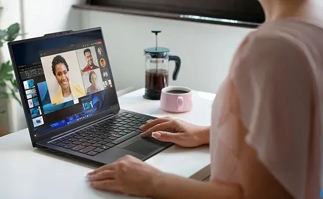 Lenovo ThinkPad X1 Carbon Gen 13 Intel® Core Ultra 5 225U Prozessor E-Kerne bis zu 3,80 GHz P-Kerne bis zu 4,80 GHz, Windows 11 Home 64, 256 GB SSD M.2 2280 PCIe 4.0 TLC Opal
