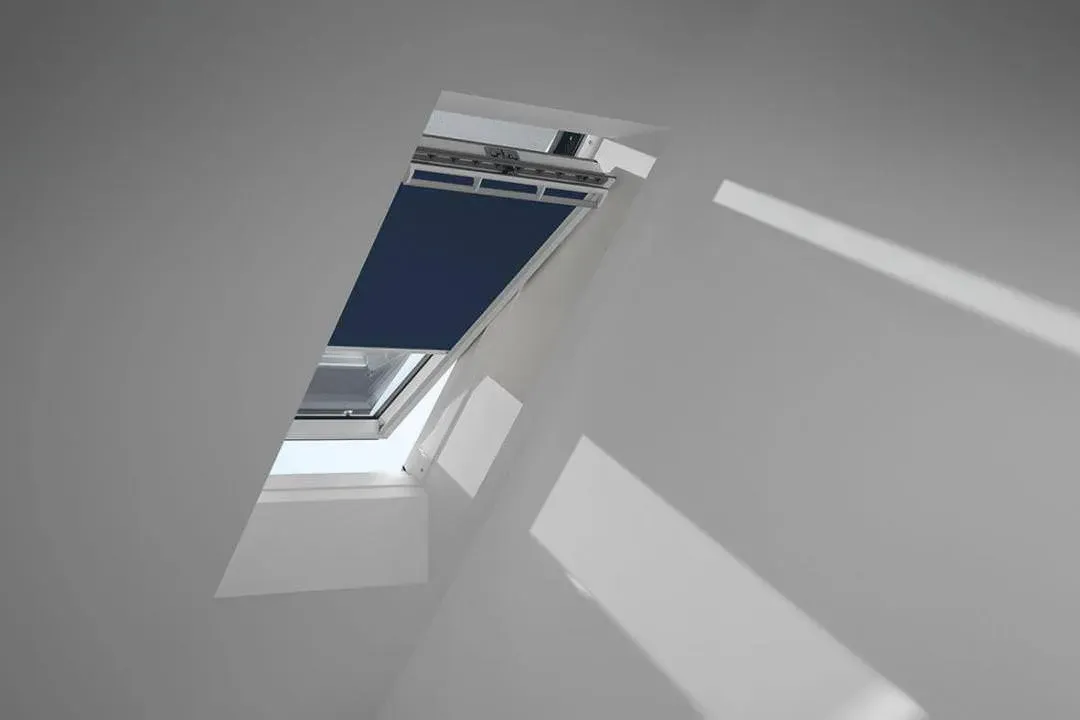 VELUX Vorteils-Set Verdunkelungsrollo mit Hitzeschutz DOP C02 1100S Dunkelblau/Schwarz,Schiene alu