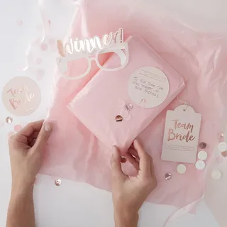 Ginger Ray Rose Gold Hen Spiel-Pass the Parcel Kit, Buchstabenmuster