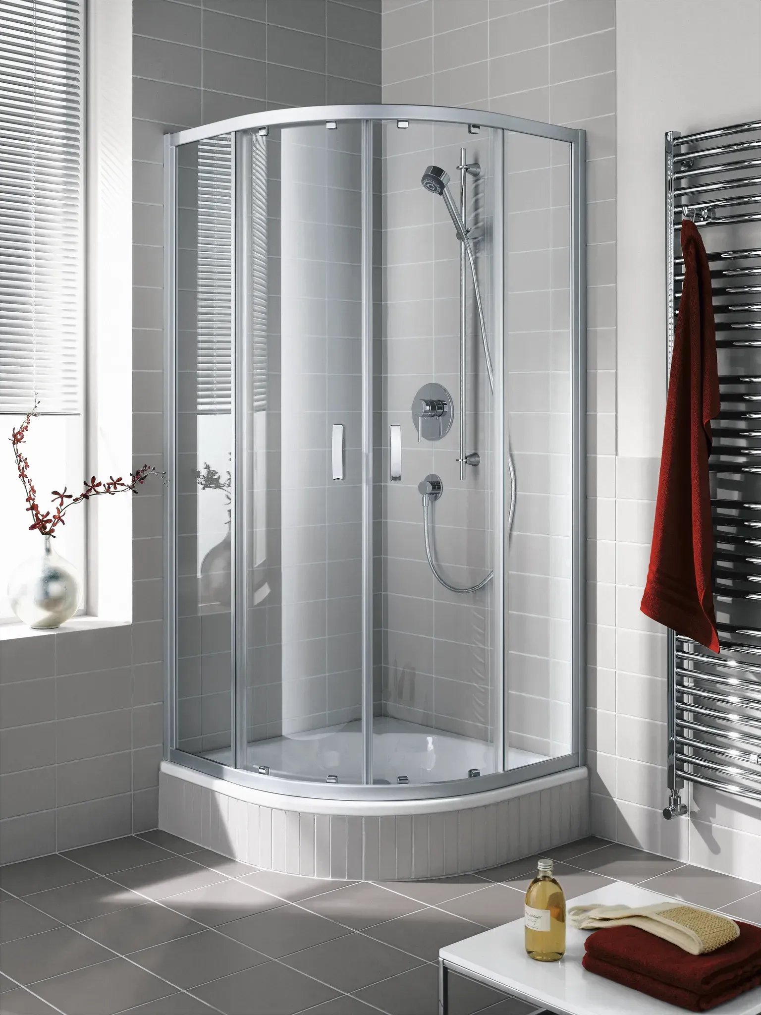 Kermi Duschdesign Viertelkreis-Duschkabine mit Gleittüren für gleichschenklige Wannen „IBIZA 2000“ Glas Klar, Profile Silber Mattglanz, Anschlag links und rechts BV: 775 - 800 mm WE: 785 - 810 mm H: 1850 mm