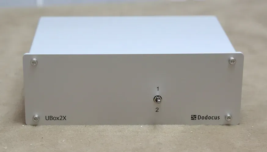 Dodocus UBox2X-I silber XLR-Umschalter / Sym.-Eingangserweiterung für 2 Quellen
