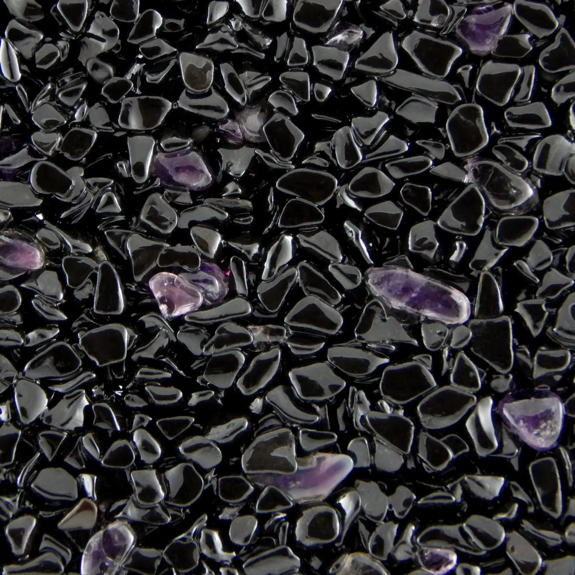 Terralith Edelsteinteppich Amethyst/ Nero  1 qm -außen-