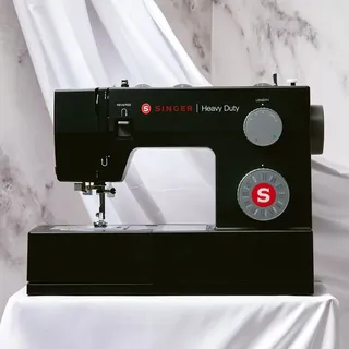 Singer Heavy Duty 4432 Black Edition