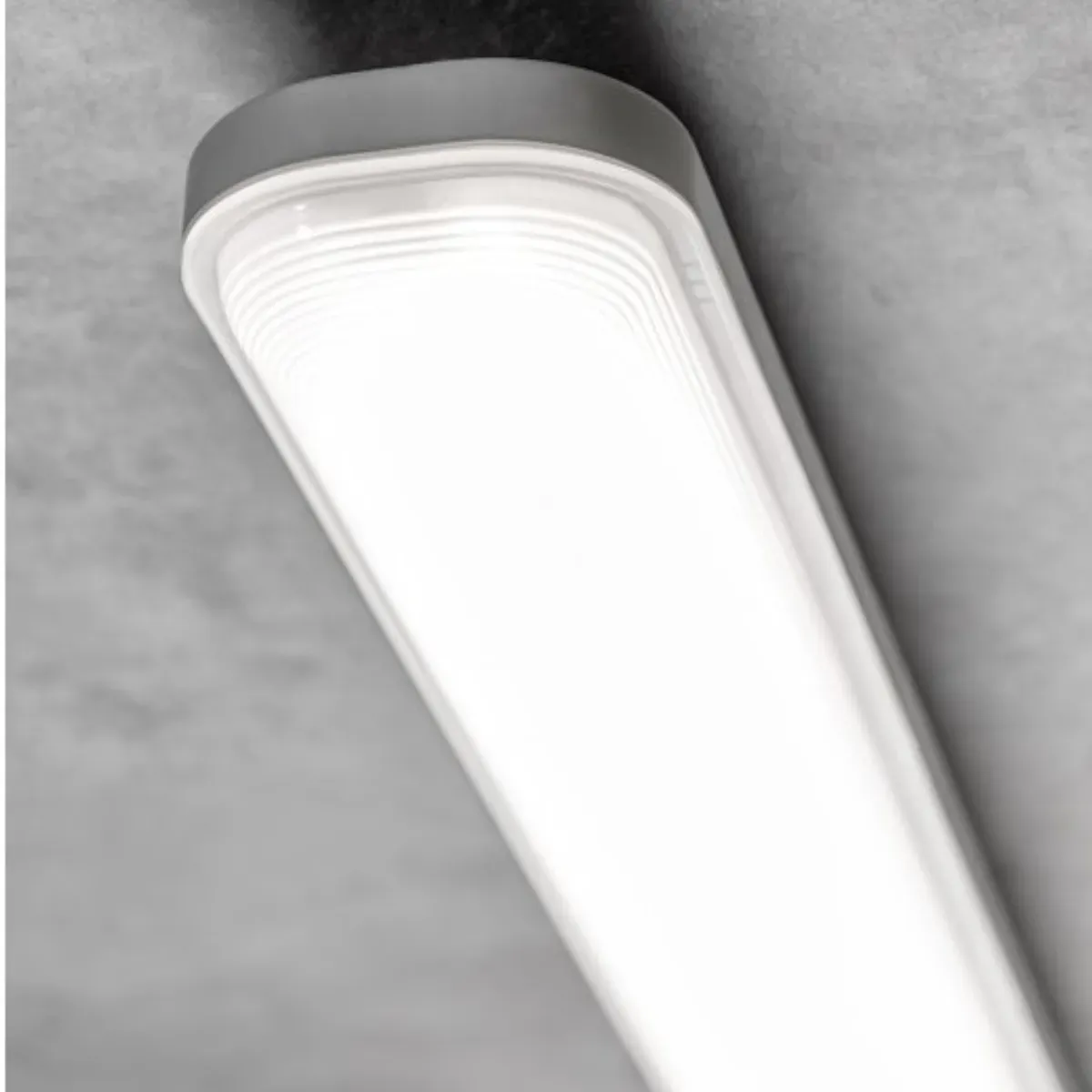 GTV Feuchtraumleuchte XARO 36W IP65 120 cm - neutralweiß (4000K)