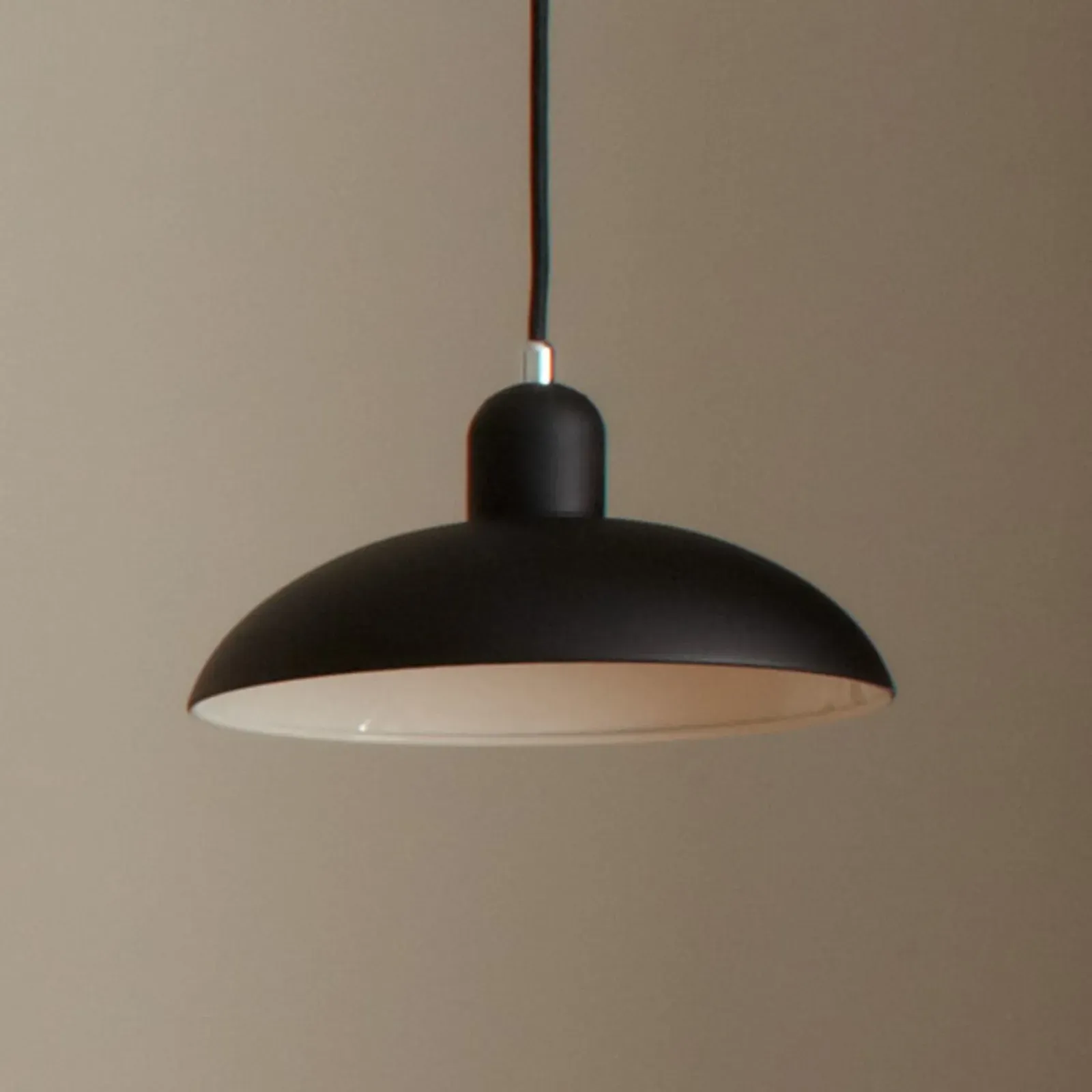 Pendelleuchte FRITZ HANSEN, Kaiser Idell 6631-P, dimmbar, Schwarz, für Wohnzimmer, Metall, Design - 13.5