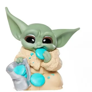Star Wars The Mandalorian PVC-Sammelfigur: The Child Grogu (Baby Yoda) Cookie Eating (6 cm)