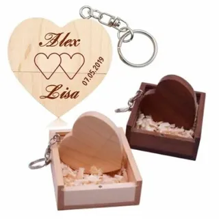 Personalisierte USB-Stick + Geschenkbox aus Holz massiv mit Gravur Wunschtext Herz Liebe Hochzeit Wunschgravur Speicherstick Flash Drive 32/64/128 GB 3.0 Geschenkidee individuell (Ahorn, 32GB 3.0)