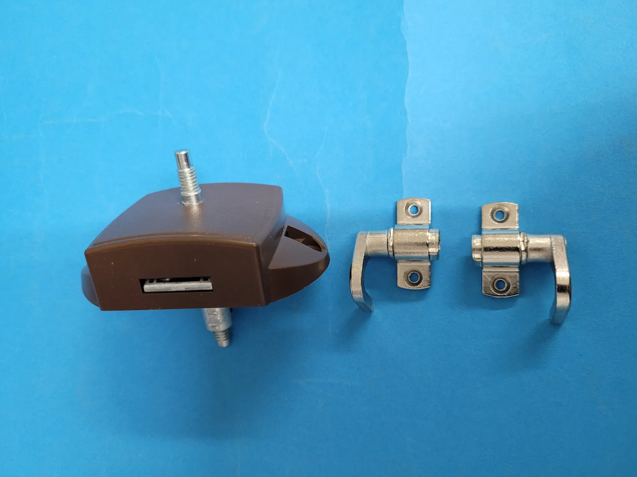 Häfele Drehstangen-Schloss, Häfele Push-Lock, Dornmaß 25 mm, beidseitig bedienbar Kunststoff, braun/Zinkdruckguss