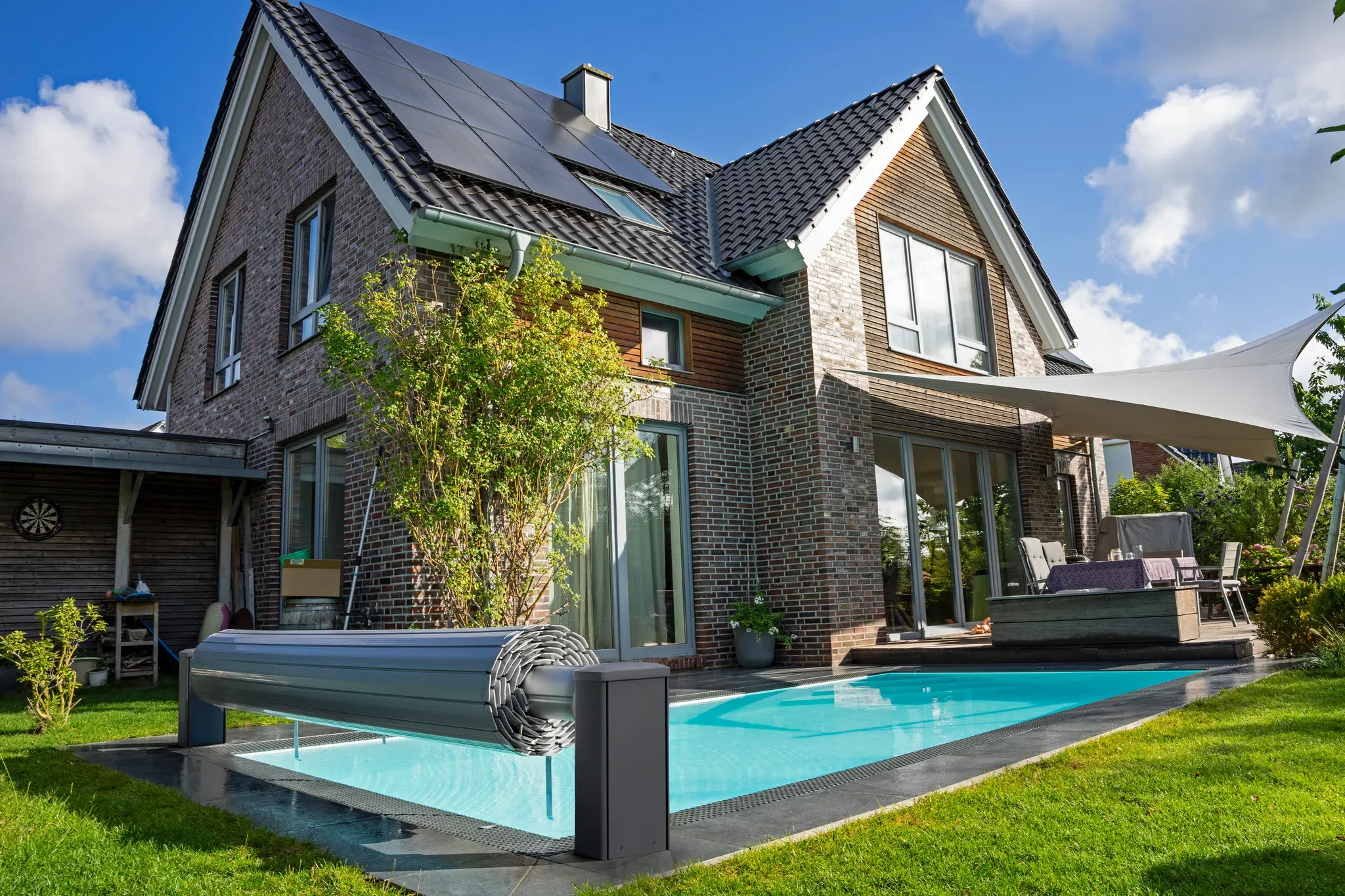 Pool-Oberflurrollladen - Offen