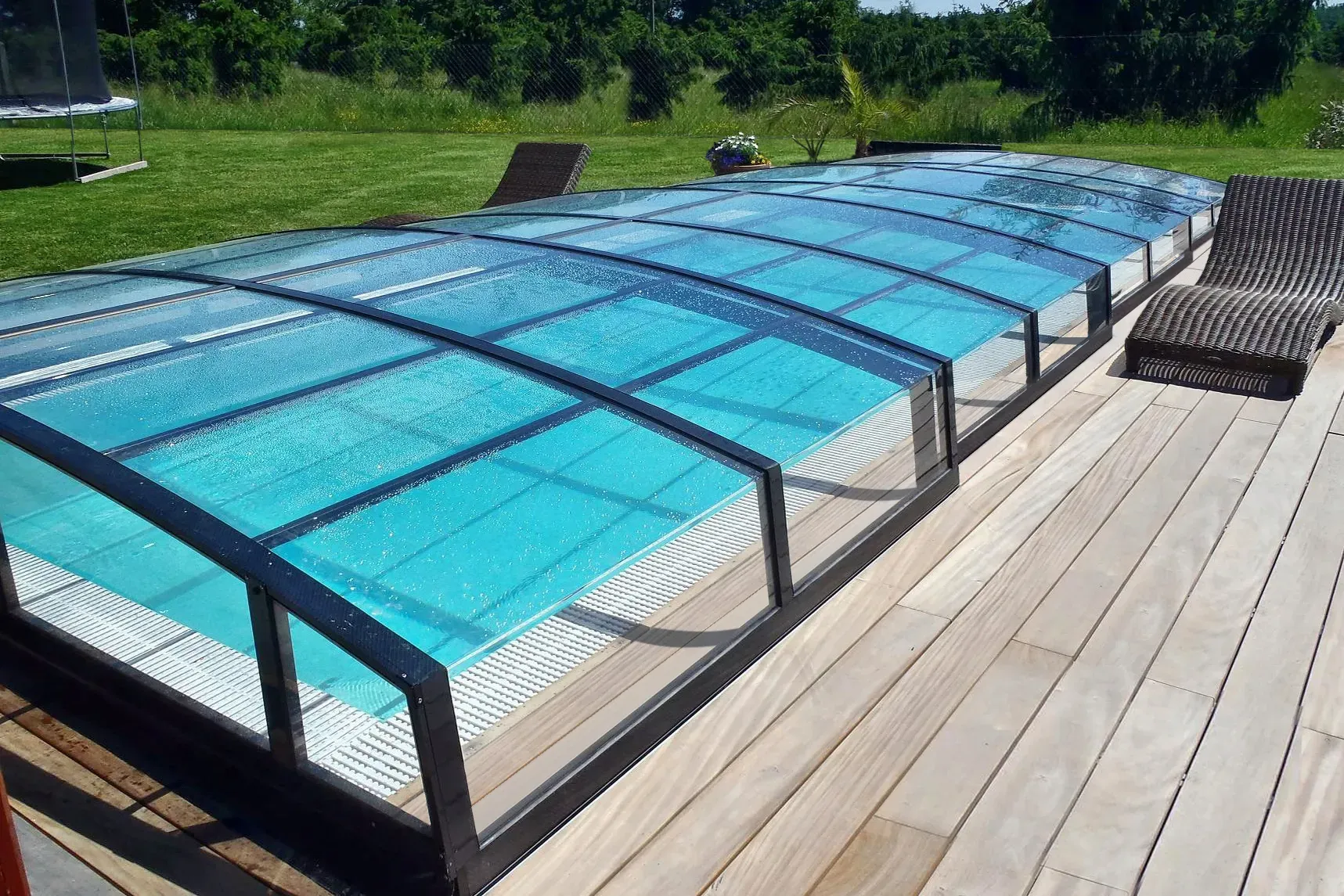 Pool mit Abdeckung 3,0x5,0m - Überlaufpool | Überlauf-Schwimmbecken: Fertig montiert, verrohrt und verkabelt | Pool Komplettset mit 15 Jahren Garantie