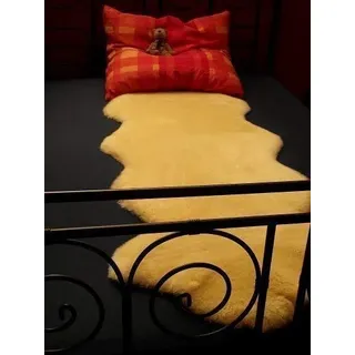 Große Betteinlage aus echtem Lammfell in Naturform! Schaffell als Bettfell, Unterbett, Fellteppich oder Couchauflage, Sesselauflage, Fellform in ca. 70x200 cm