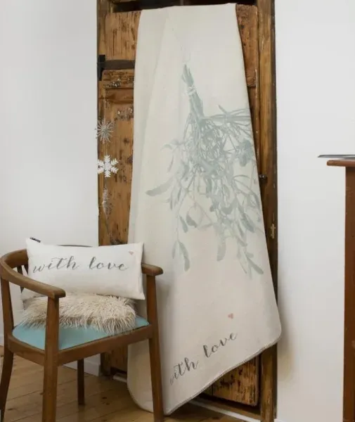 David Fussenegger Wohndecke Sylt 'Mistelzweig/with love' 140 x 200 cm Rohweiß