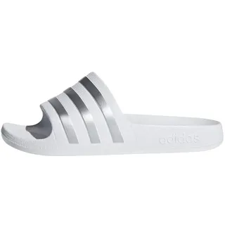 Adilette Aqua Sandalen Cloud White / Silver Metal 38