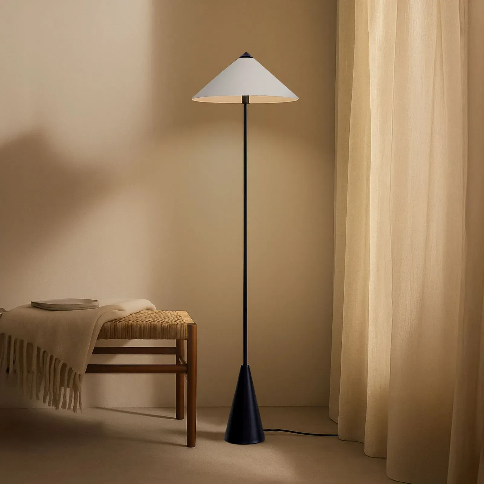 Stehleuchte Lindby, Norvik, Schwarz, für Wohnzimmer, Metall, Modern - 149.5