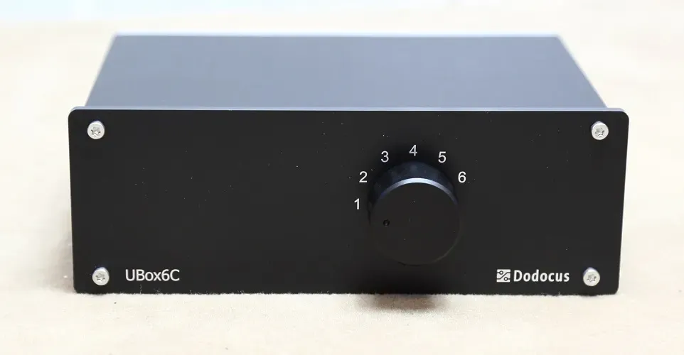 Dodocus UBox6C schwarz NF-Umschalter / Cinch-Eingangserweiterung für 6 Quellen