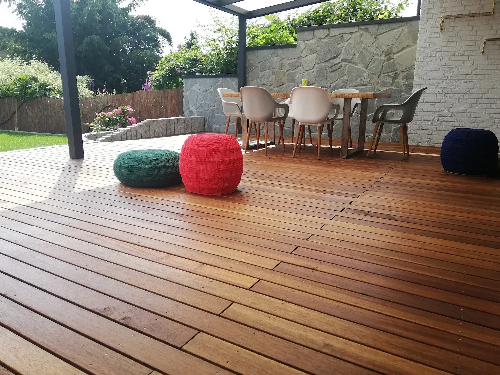 Guyana Teak (Basralocus) Terrassendielen 25x90 mm, KD, glatt/glatt