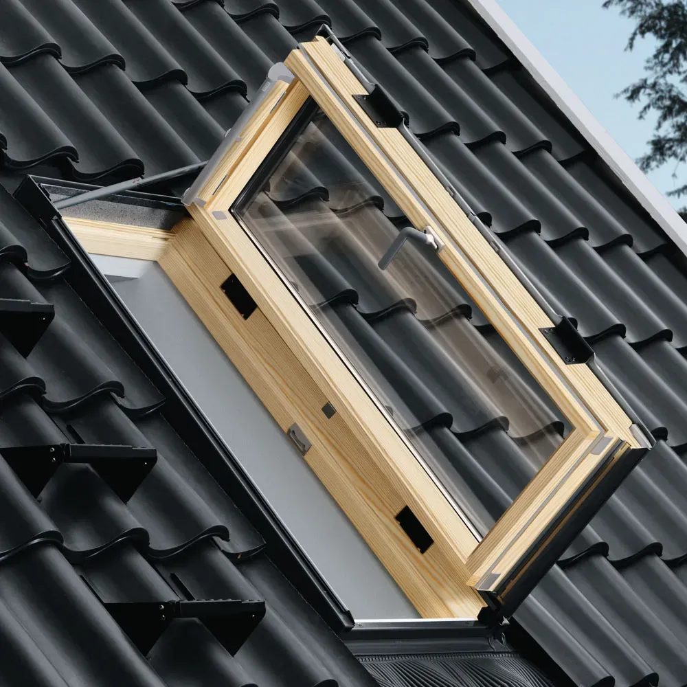 VELUX Wohn- und Ausstiegsfenster GXLA FK06 3366 links, klar lackiert ENERGIE PLUS Titanzink 66x118 cm