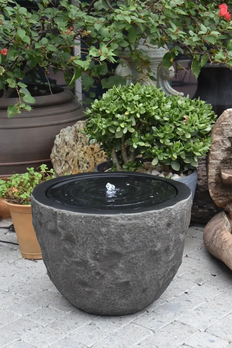 Gardenforma Wasserspiel Curitiba braun, Polyresin inkl. Pumpe und LED-Beleuchtung, Ausführung: braun