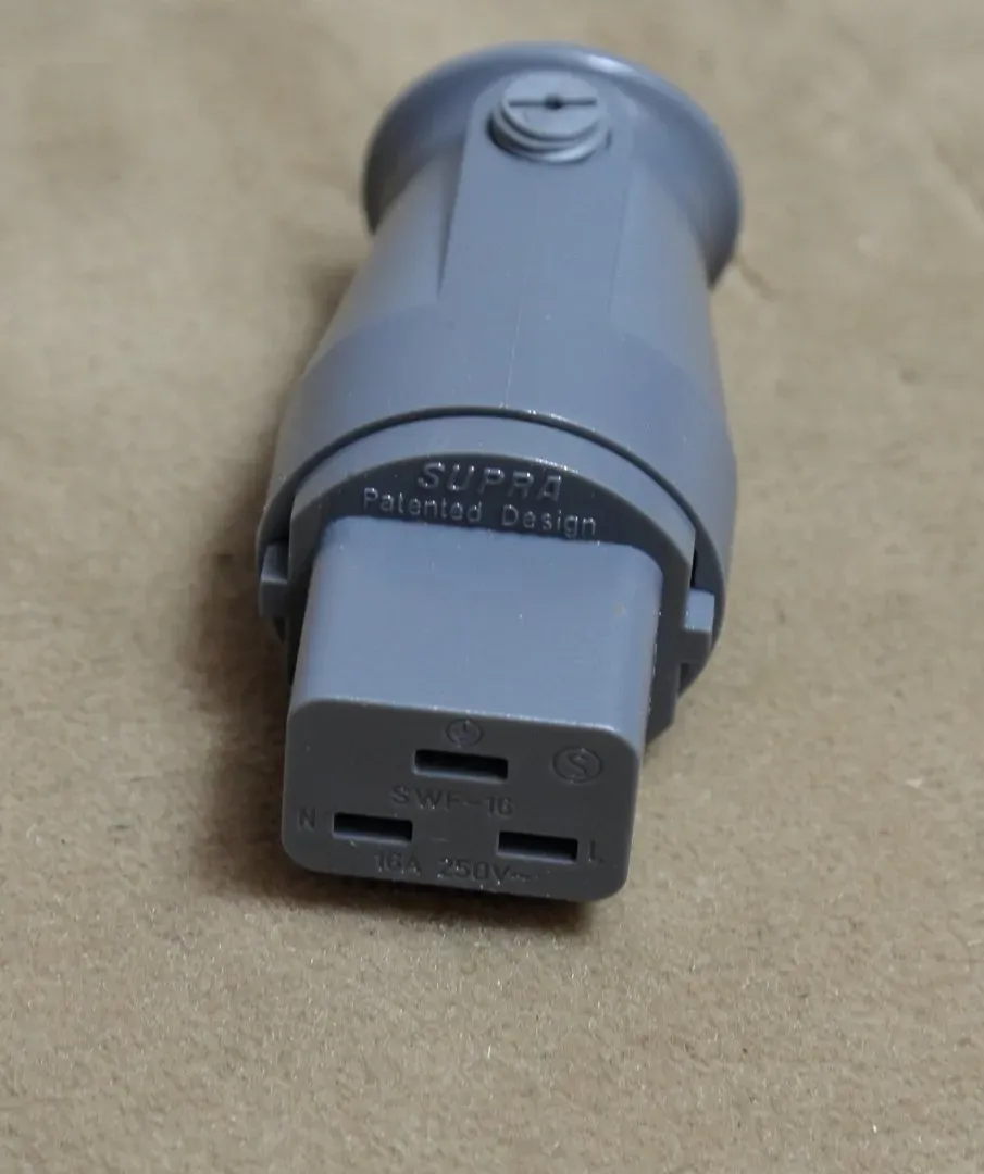 Supra Cables SWF-16 High-End Kaltgerätestecker 16A / IEC320 für Netzkabel-Konfektion