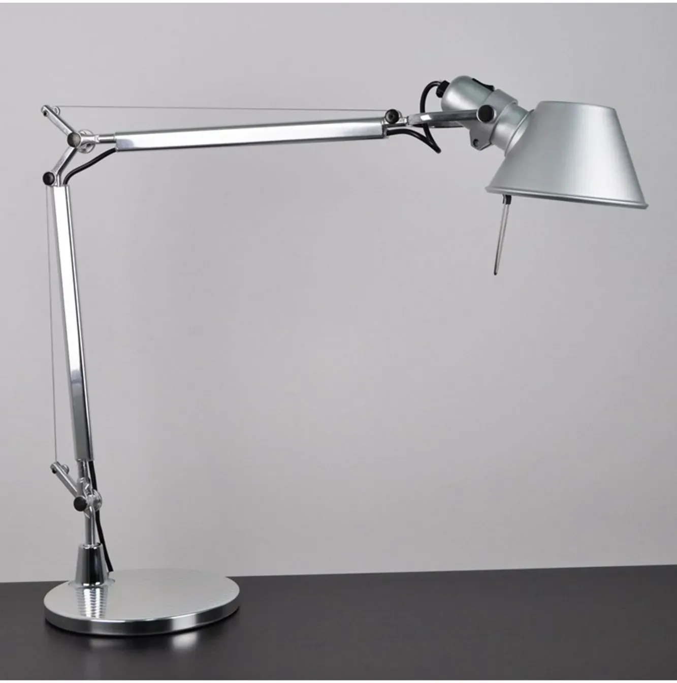 Tischleuchte Artemide, Metallisch, für Arbeitszimmer / Büro, Aluminium, Design