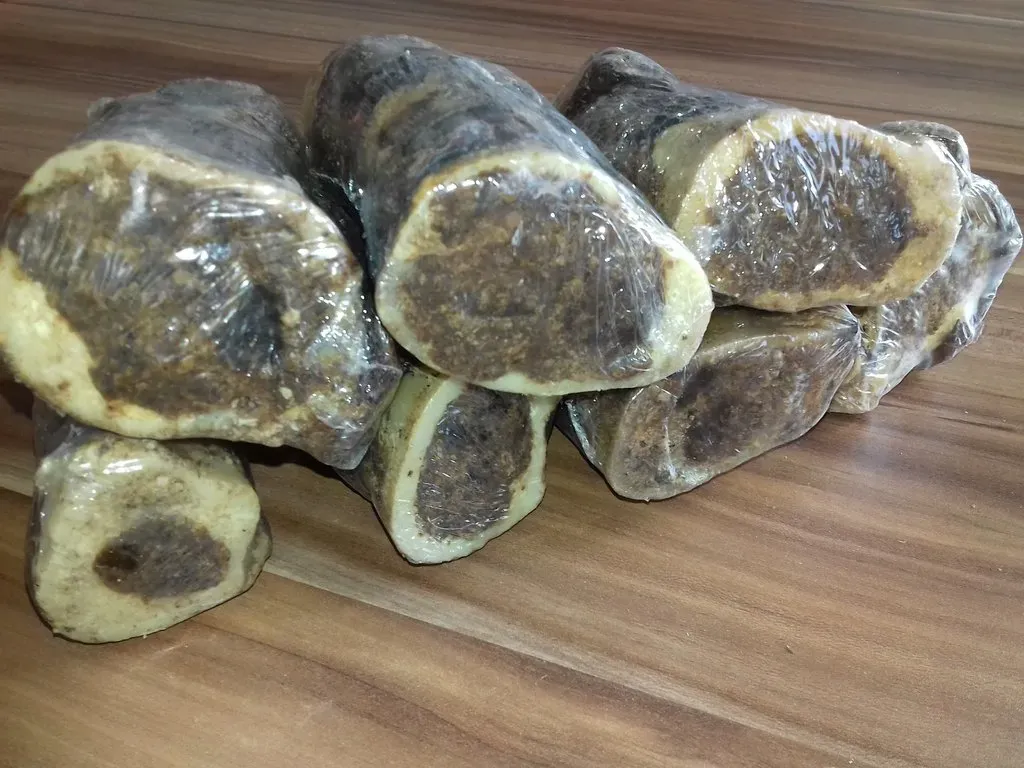 MARKKNOCHEN GEFÜLLT MIT FLEISCHPASTETE ummantelt mit RINDERLUNGE  7 Stück