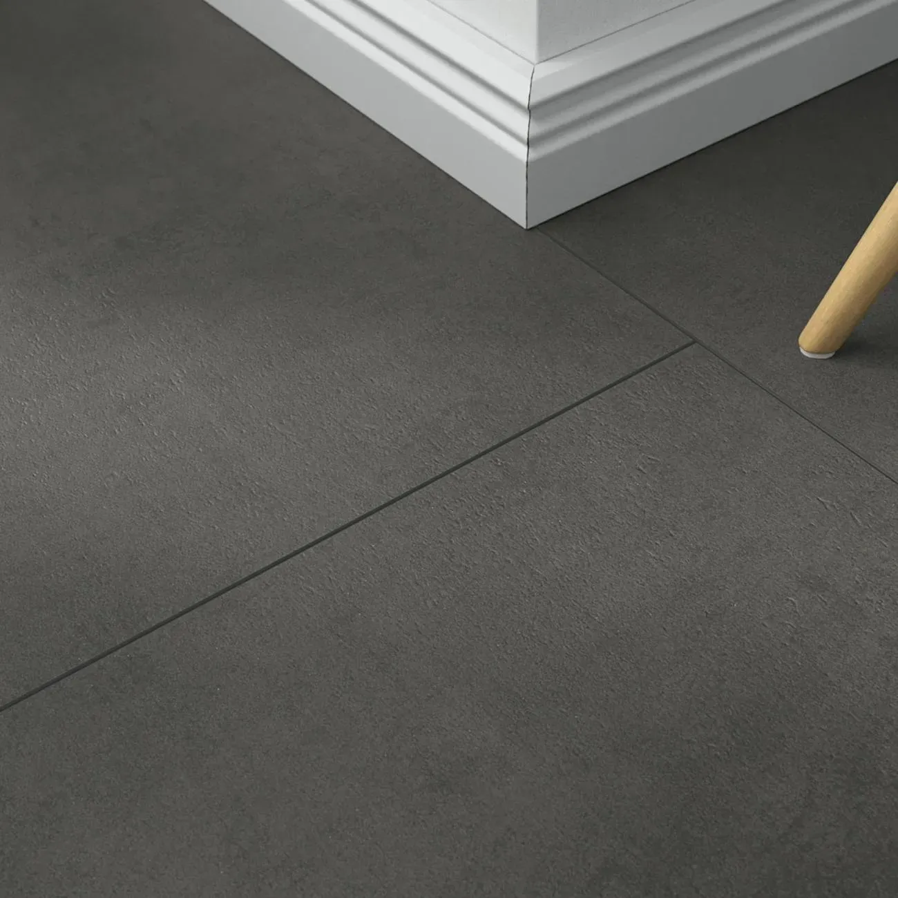 Klick-Vinyl Patio black – inkl. Dämmung & Fußleisten