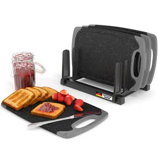 KPYTO Frühstücksbrettchen 4-er Set mit schwarzem Ständer 24x14 cm spülmaschinenfest beidseitig rutschfest mit Saftrille und Griff Schneidebrettchen schwarz Kunststoff klein antibakteriell