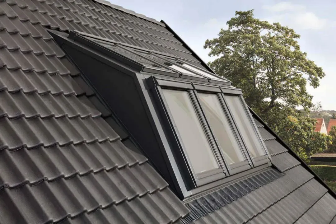 VELUX Kombi-Aufkeilrahmen neben- und übereinander Ziegel hoch EBW  MK06 2022BK für gaubenähnliche Lösungen, Alu