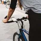 kwmobile Handy Fahrrad Halterung Universal Halter - Fahrradhalterung Handyhalterung aus Silikon für alle Fahrradlenker - Schwarz - Schwarz