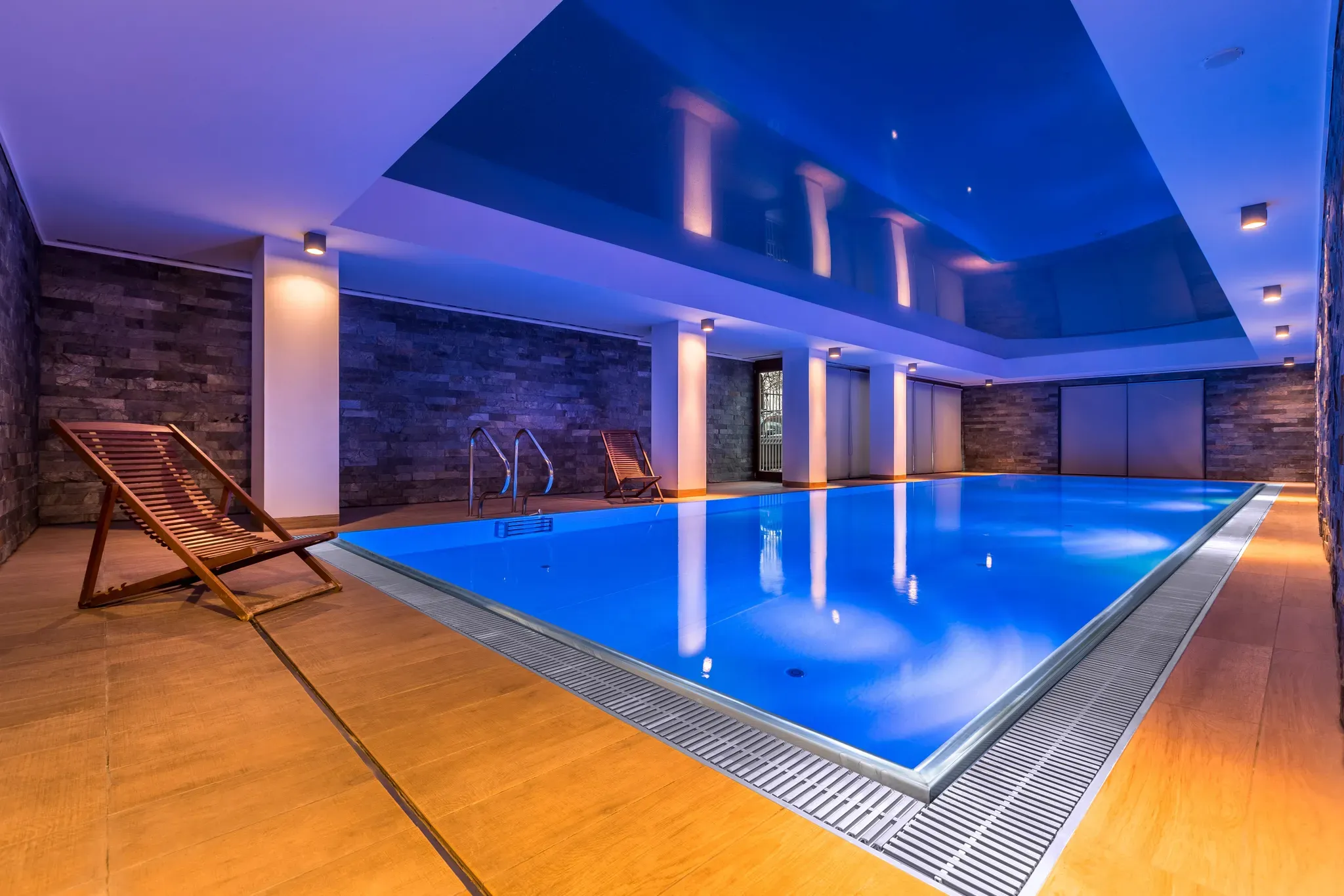 Edelstahlpool mit Überlauf