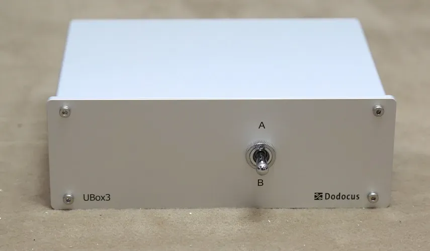 Dodocus UBox3 silber High-End Umschalter Switch 2 Amp -> 1 Paar Lautsprecher