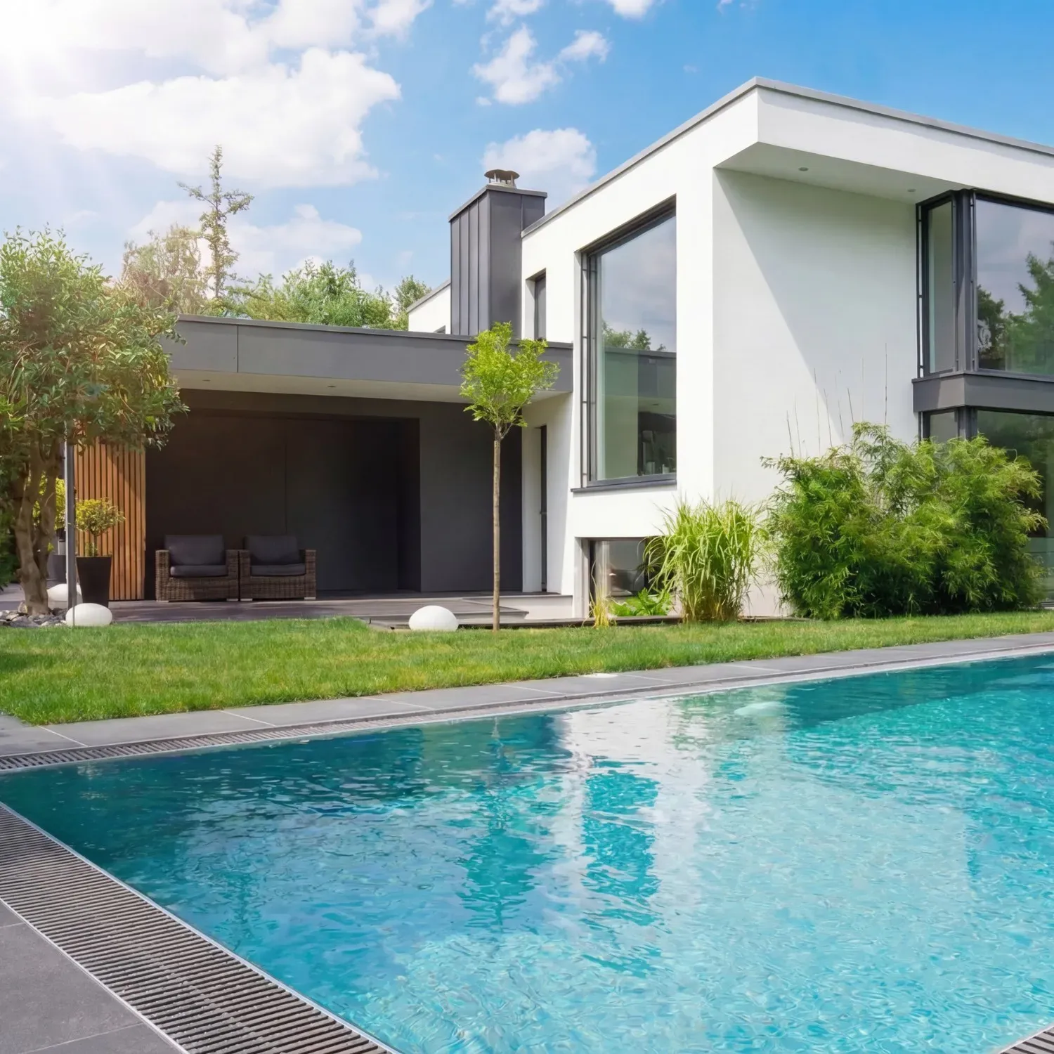 Pool Komplettangebot Überlauf mit Montage vom Poolbauer 3,0x8,0m | Überlauf-Schwimmbecken: Fertig montiert, verrohrt und verkabelt