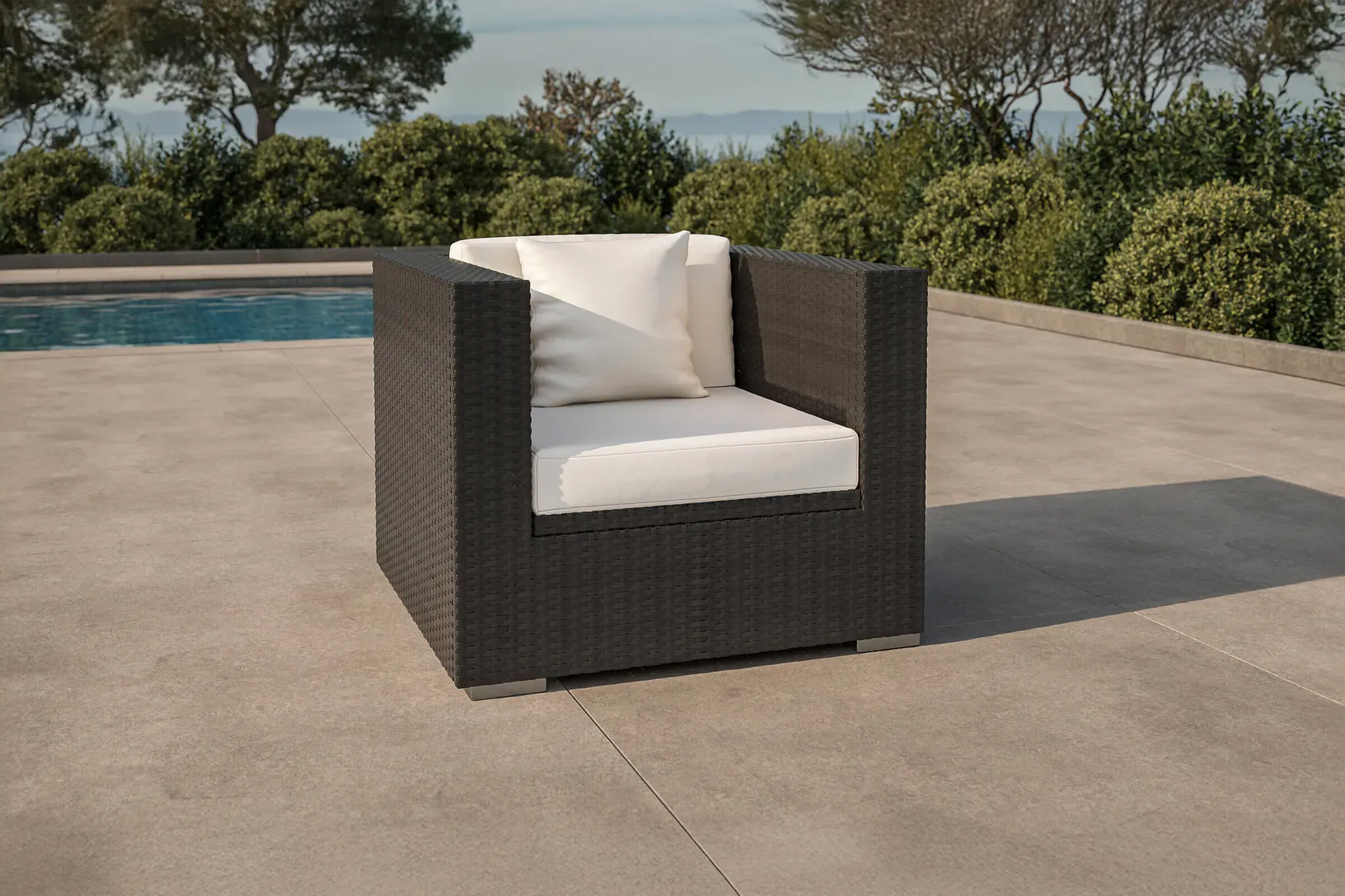 OUTFLEXX Sessel, creme/weiß, schwarz, Polyrattan, inkl. Polster und Kissen, wasserfeste Kissenbox