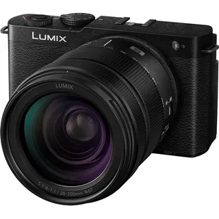 jet black + 28-200 mm