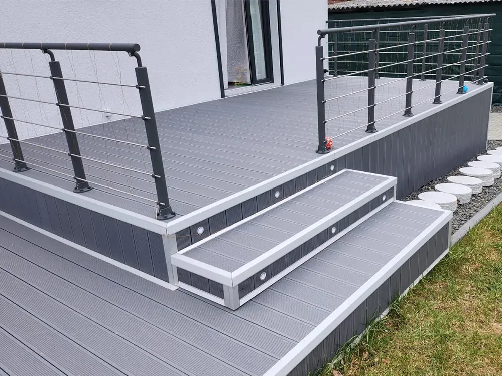 26x145 mm Kovalex® Exklusiv WPC-Terrassendiele, steingrau, mattiert, Hohlkammerprofil Längen:1,00 bis 6,00m, Profil: grob/fein