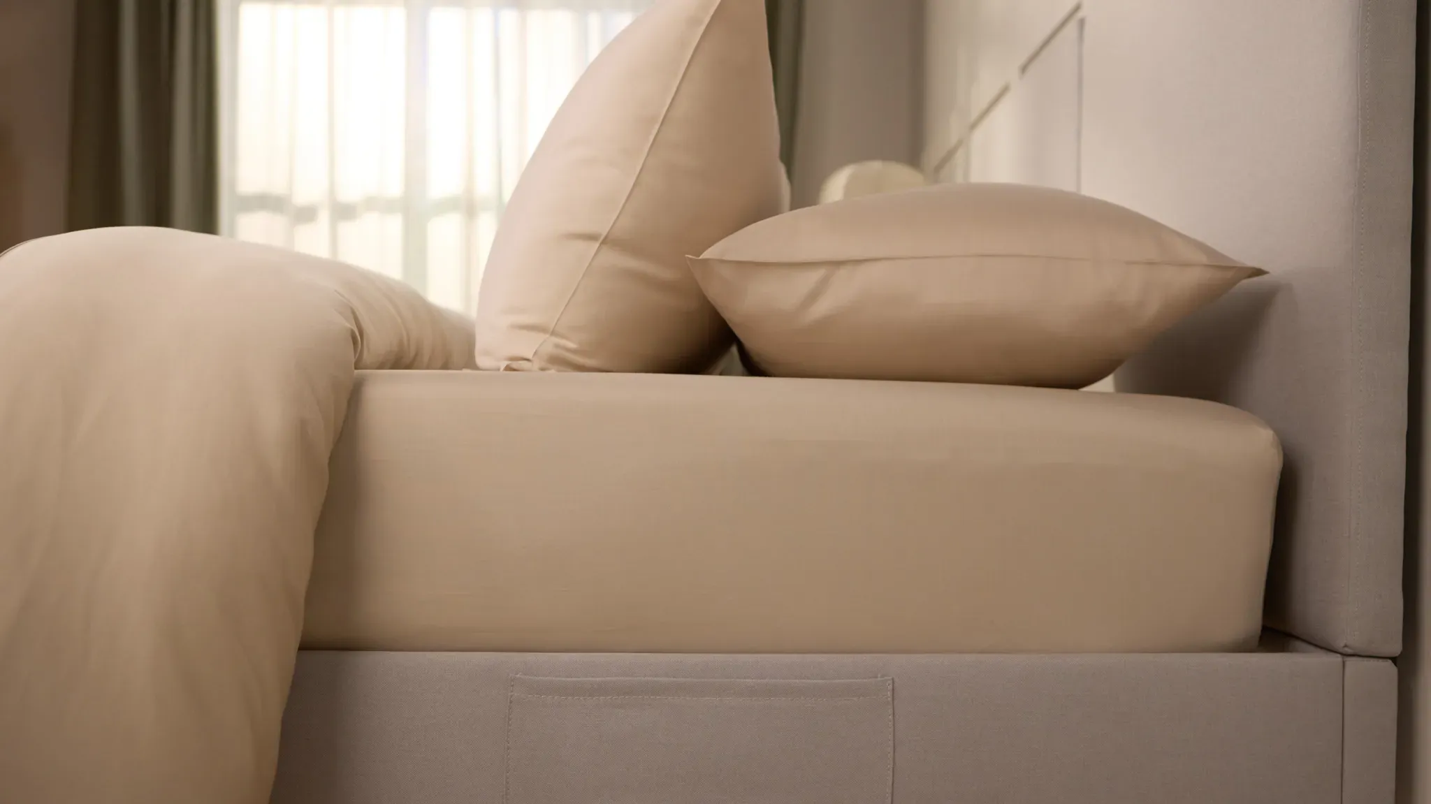 Emma Silken Satin Spannbettlaken | Beige | 200x200cm