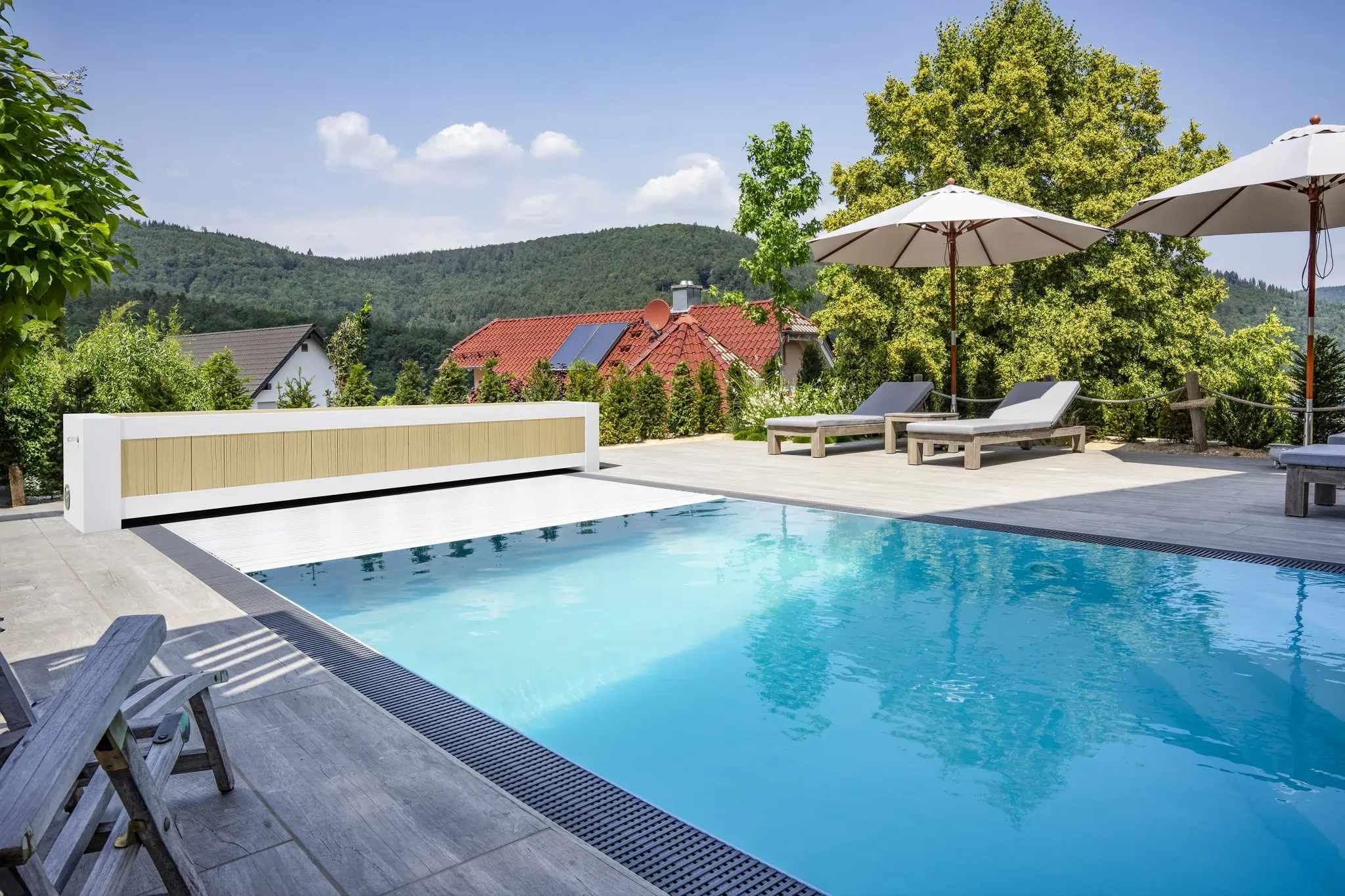 Pool-Oberflurrollladen - Geschlossen