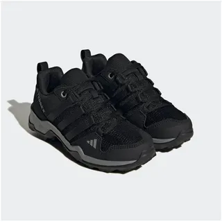 Core Black / Core Black / Vista Grey 33