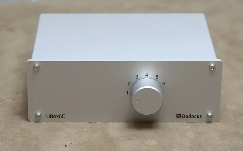 Dodocus UBox6C silber NF-Umschalter / Cinch-Eingangserweiterung für 6 Quellen