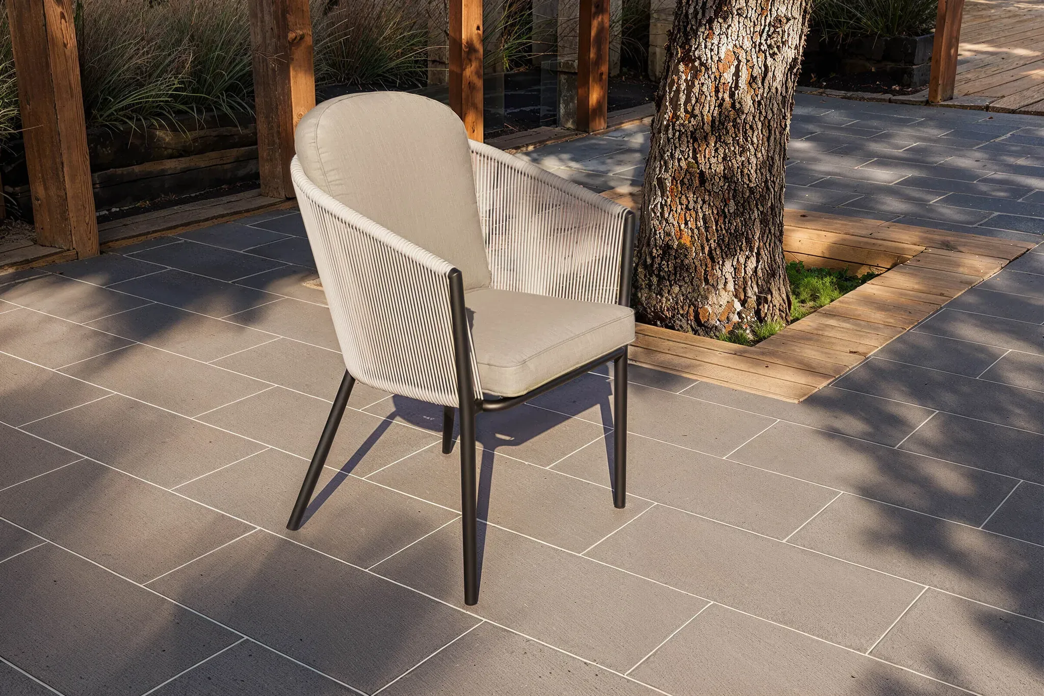 OUTFLEXX Tavio Dining Sessel, hellgrau/beige, Alu/Rope-Geflecht, 58 x 61 x 80 cm, inkl. Kissen