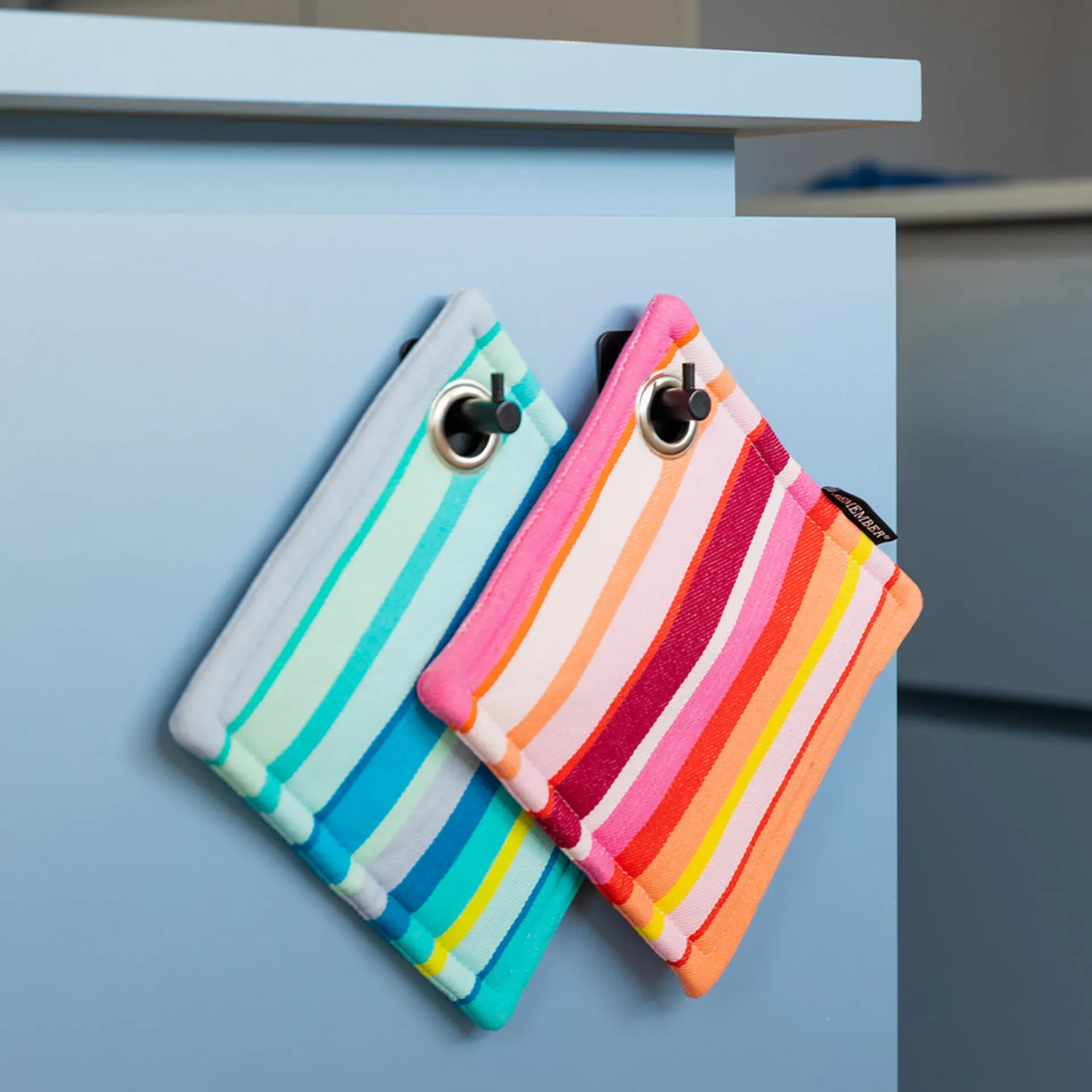 REMEMBER Topflappen "Nr. 7", Baumwolle, 18,5 × 18,5 cm, wattiertes 2er-Set mit dekorativem Hitzeschutz