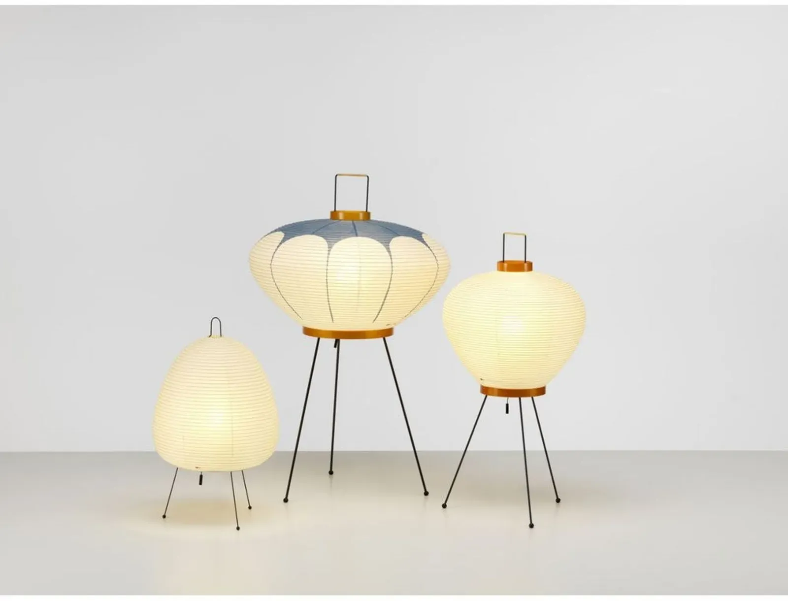 Tischleuchte Vitra, Weiß, für Wohnzimmer, Papier / Karton - 44 - 69