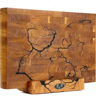 B4K® Hackblock mit Ständer aus Eiche 35x25x4 cm | Lichtenberg-Blitze Design | Premium Hirnholzbrett mit Griffen | Handgefertigtes Schneidebrett | Antibakteriell & Messerschonend