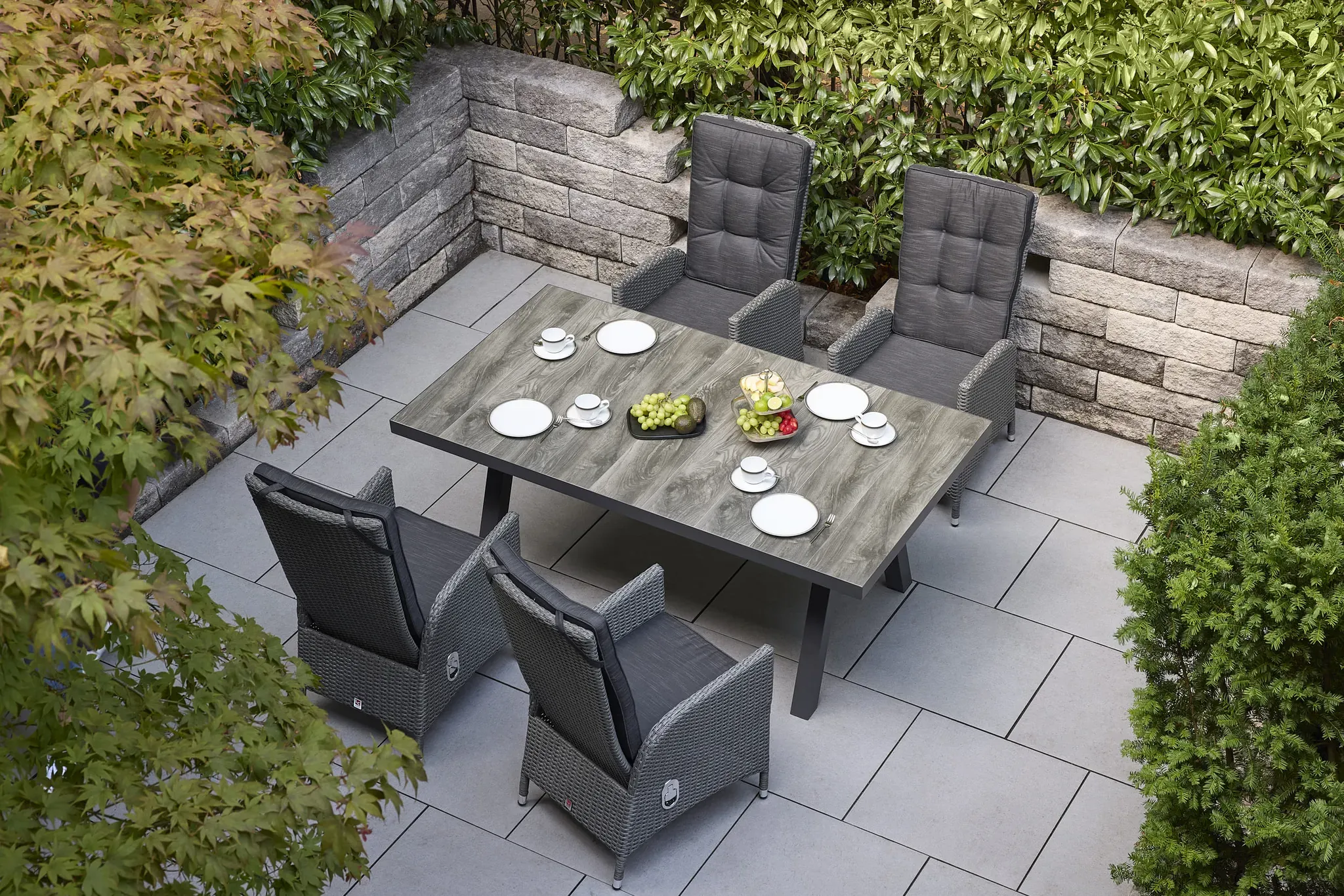 LC Garden »Barcelona« Gartenmöbel Set 5tlg. Esstisch 200cm Aluminium anthrazit/Keramik grau + 4 Gartenstühle Rattan Gartenset