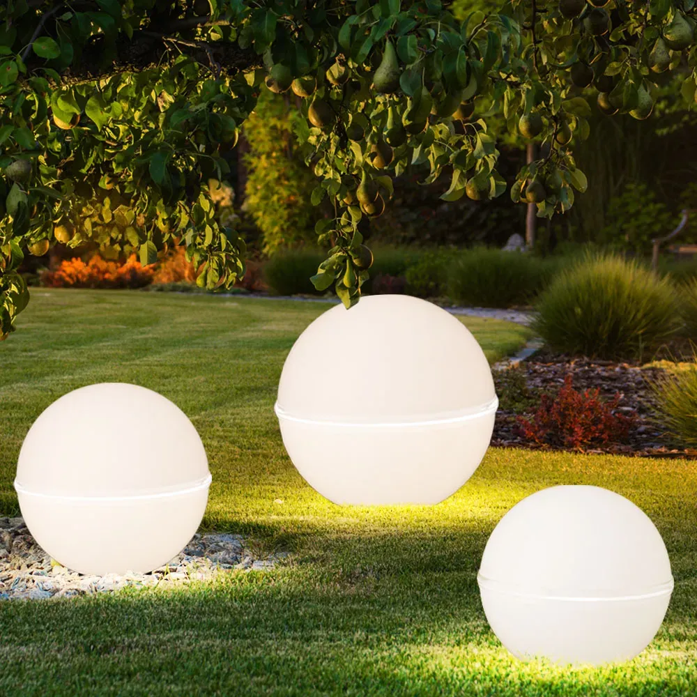Gartendeko Erdspieß Gartenlampe Kugellampe Stecklampe Terrassenlampe Kugelleuchte Außenlampe, 5m Kabel + Stecker, Kunststoff weiß schwarz, E27, D 20 cm, 30 cm, 40 cm, 3er Set